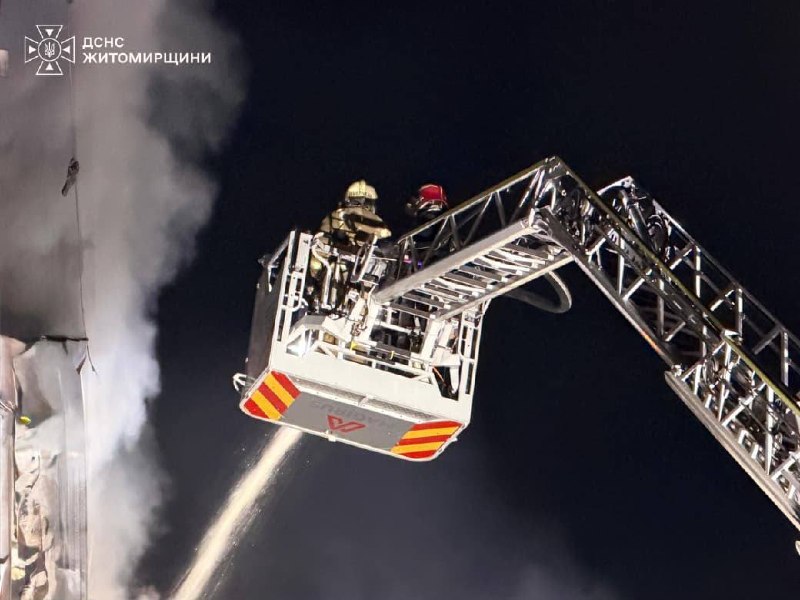 Наслідки нічної атаки безпілотників по українському місту