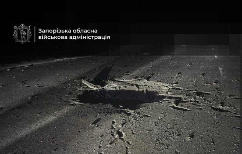 Poškozený most přes Dněpr v Záporoží po nočním útoku