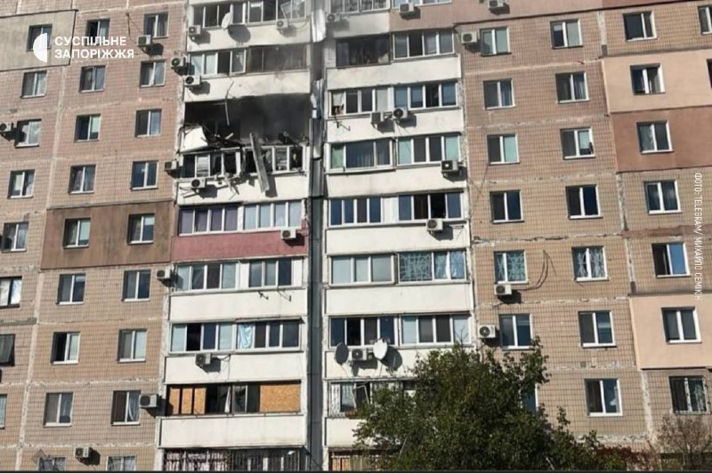 Пошкоджений міст через Дніпро у Запоріжжі після нічної атаки