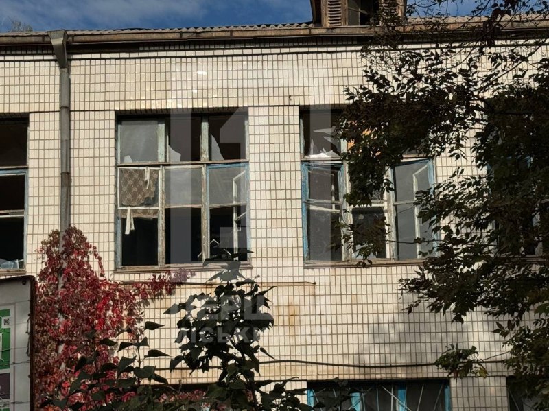 Наслідки удару по території лікарні в Кривому Розі