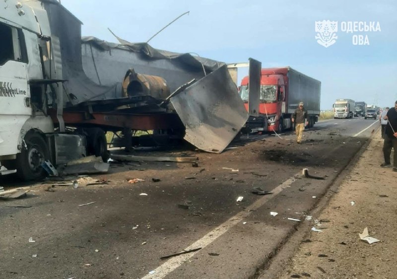 Conseguenze dell'attacco su una strada nella regione di Odessa