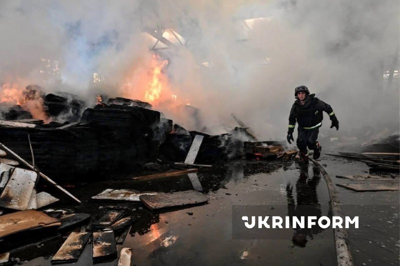 Наслідки удару по складському приміщенню в Запоріжжі