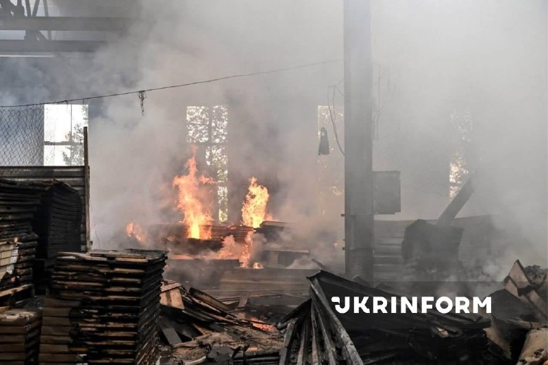 Наслідки удару по складському приміщенню в Запоріжжі