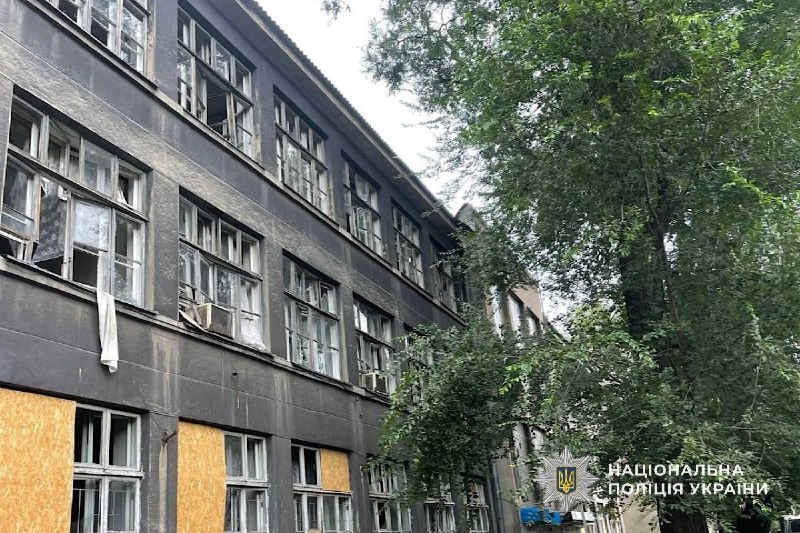 Повредена сграда в украински град след обстрел