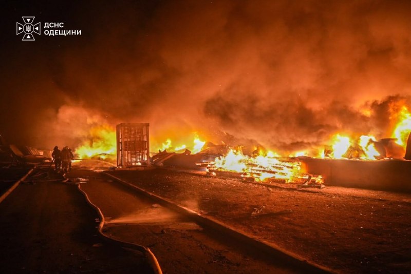 Пошкоджене депо залізничної станції в Києві після нічної атаки