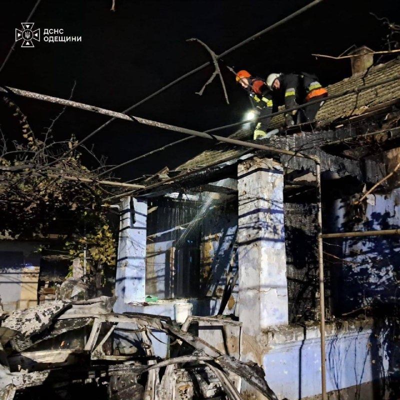 Пошкоджене депо залізничної станції в Києві після нічної атаки