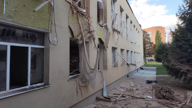 Skutki rosyjskiego ataku lotniczego na infrastrukturę cywilną Sum
