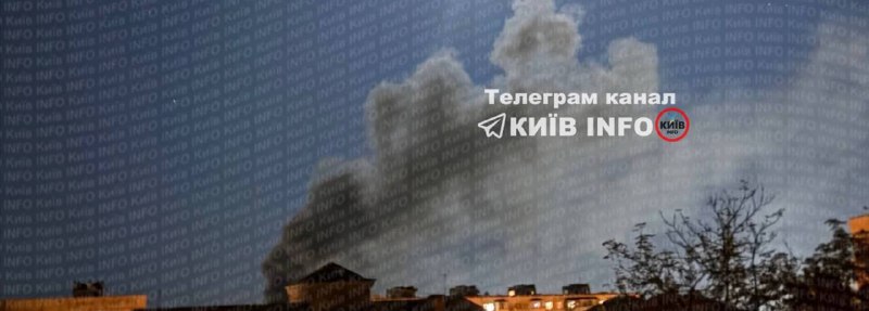 Incendio in un magazzino nel distretto di Obolon a Kiev a seguito di un attacco di droni
