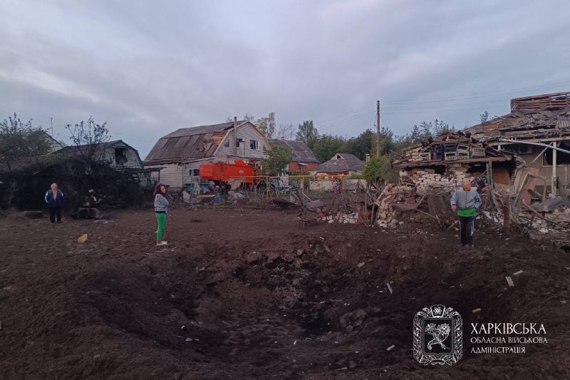Пошкоджений автомобіль швидкої допомоги на трасі поблизу Масліїв