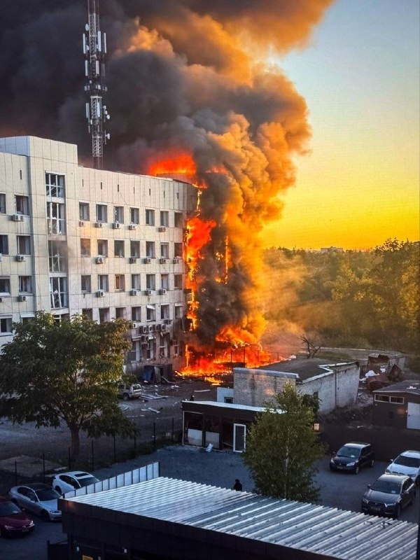 Consecuencias del ataque en Pavlogrado: incendio en un edificio administrativo