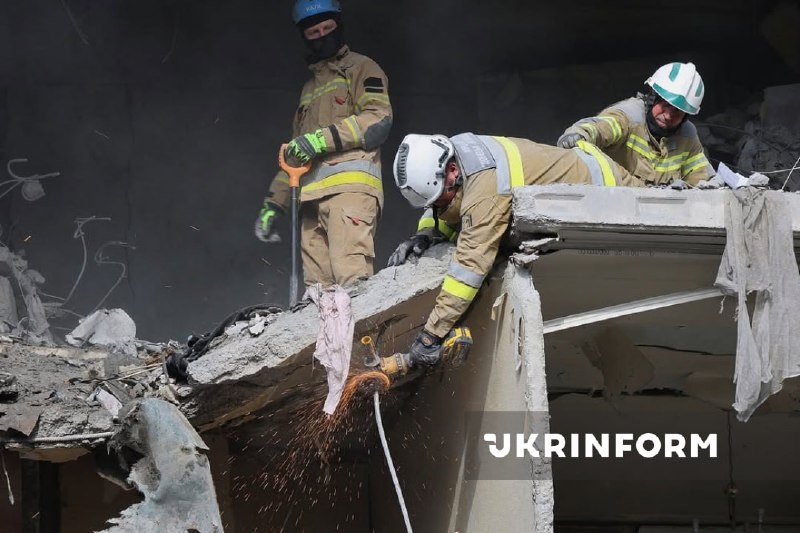 Редакционна обложка към материала за обстрела в Харков