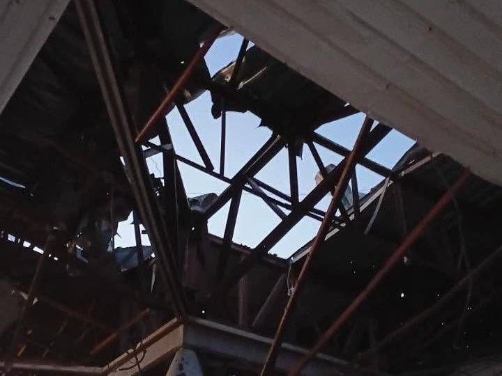 Пошкоджений автозаправний комплекс після атаки дронів