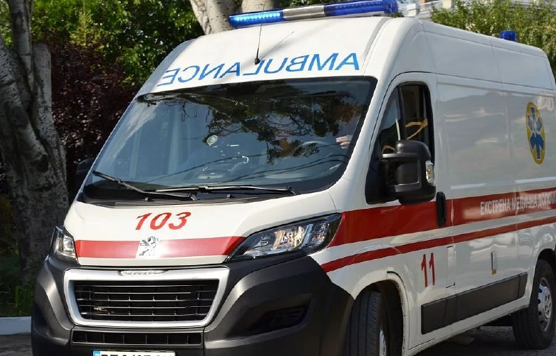 Наслідки атаки на Миколаїв: пошкоджена будівля та пожежа на місці влучання