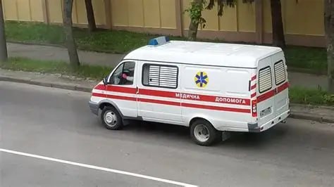 Наслідки атаки на Миколаїв: пошкоджена будівля та пожежа на місці влучання