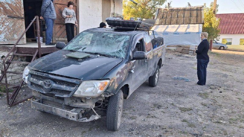 Пошкоджений позашляховик Toyota Hilux на вулиці в Бериславі