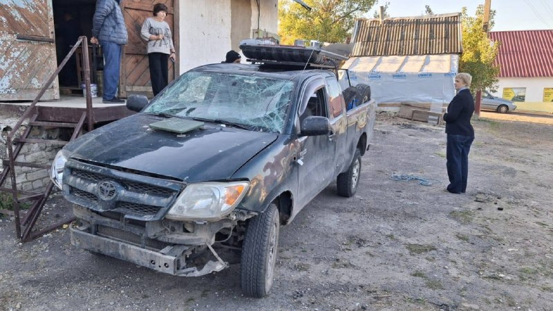 Пошкоджений позашляховик Toyota Hilux на вулиці в Бериславі