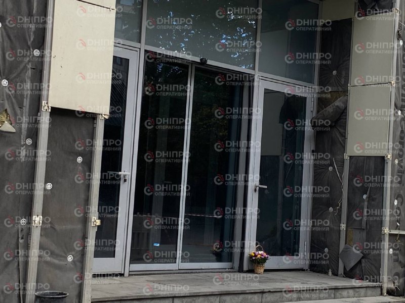Dnipro'da saldırı sonrası hasar görmüş iş merkezi binası