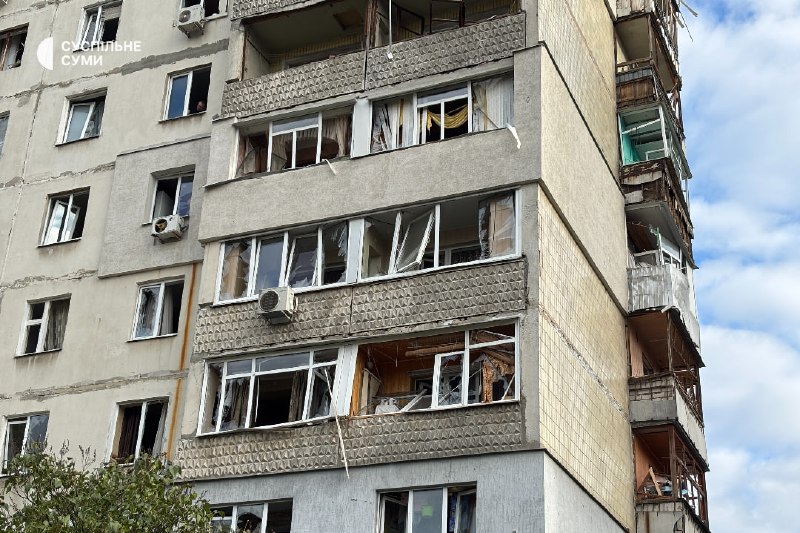 Наслідки удару авіабомб по житлових будинках у Сумах