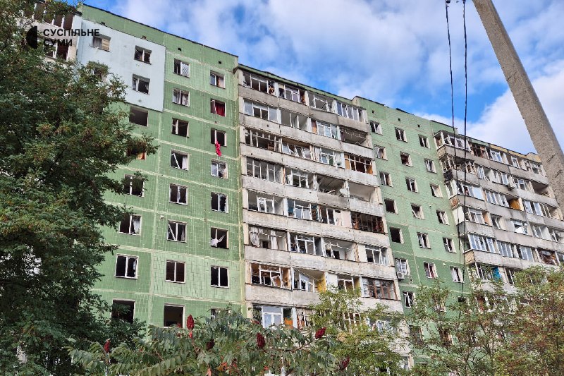 Наслідки удару авіабомб по житлових будинках у Сумах