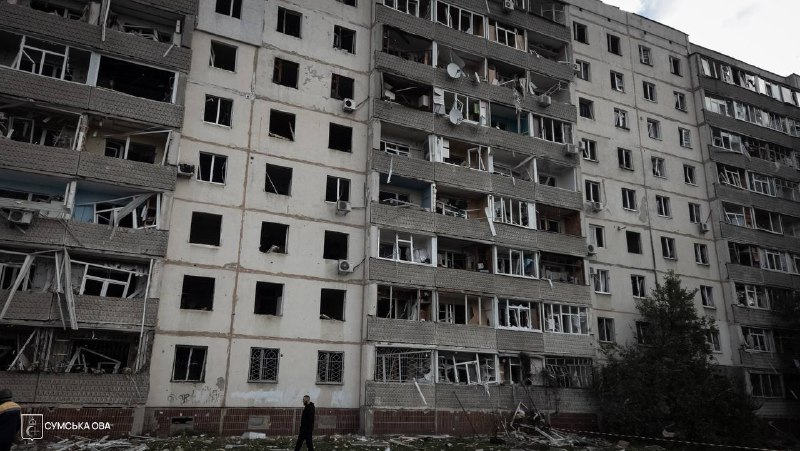 Наслідки удару авіабомб по житлових будинках у Сумах