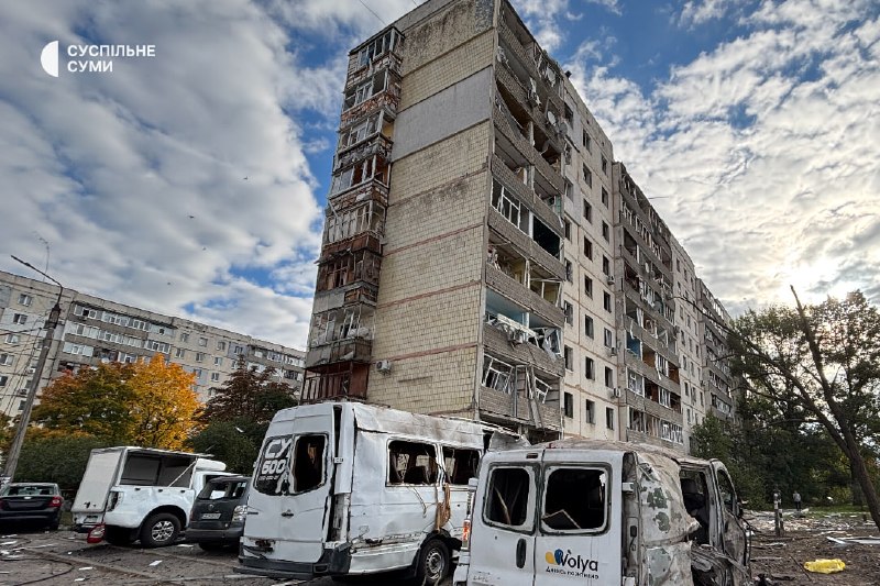 Наслідки удару авіабомб по житлових будинках у Сумах
