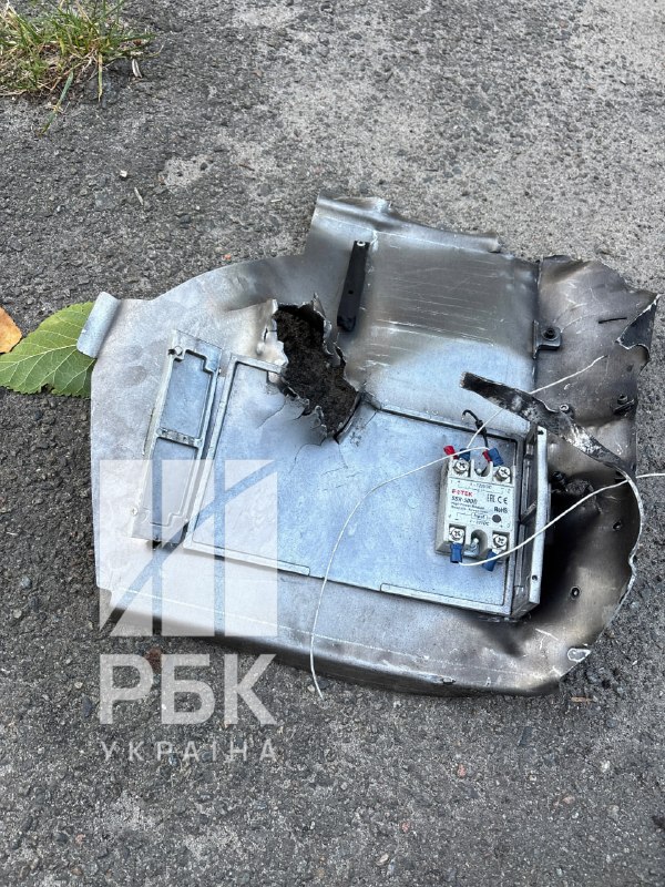 Пошкоджене дорожнє полотно на Північному мосту в Києві