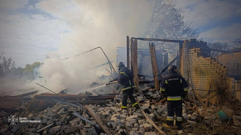Conseguenze dell'attacco con drone sulla zona residenziale nella comunità di Nosivka