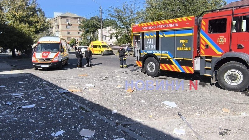 Наслідки атаки на Миколаїв: пошкоджені складські приміщення та автомобілі