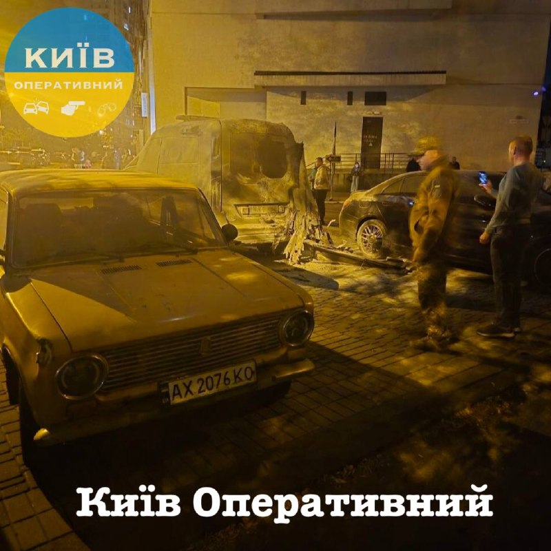 Наслідки падіння уламків біля житлового будинку в Печерському районі Києва